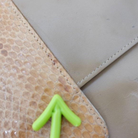 VINTAGE Leather Bag Beige Crossbody Snakeskin Sling Neutral Medium Purse Boho 90 - Picture 10 of 16